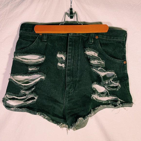 Wrangler ~ High-rise Distressed Shorts in Black (Size 14 x 32 or 4) - Picture 3 of 4